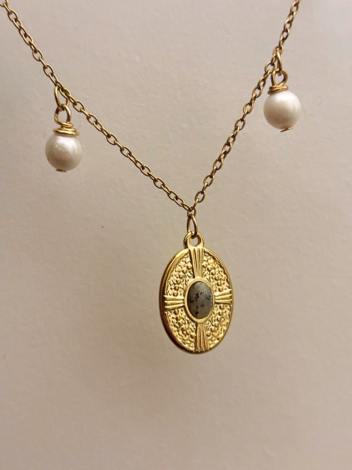 Handmade Labradorite Pendant Necklace - 18k plated